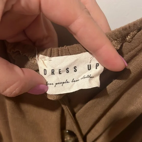 Tan spaghetti strap dress with front opening - Picture 3 of 4